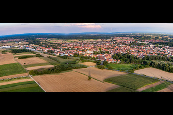 Vue aérienne de Vue de la ville depuis le nord-ouest à Rülzheim dans le département Rhénanie-Palatinat, Allemagne