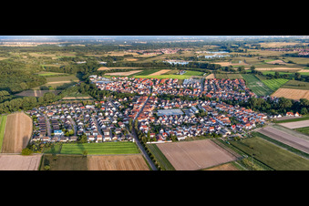 Vue aérienne de Vue d'ensemble du village depuis le nord-ouest à Kuhardt dans le département Rhénanie-Palatinat, Allemagne