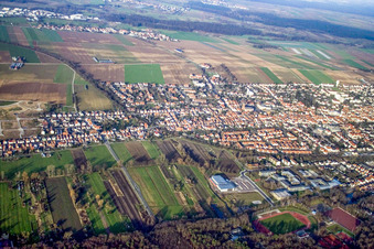 Vue aérienne de Vue de la ville depuis le sud à Kandel dans le département Rhénanie-Palatinat, Allemagne