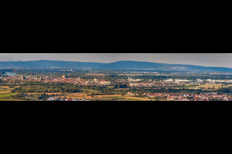 Vue aérienne de Panorama de la ville depuis le sud-ouest à Speyer dans le département Rhénanie-Palatinat, Allemagne