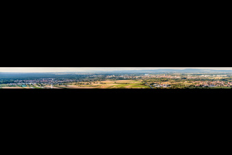 Vue aérienne de Panorama de l'ensemble de la zone urbaine avec les quartiers périphériques à Speyer dans le département Rhénanie-Palatinat, Allemagne