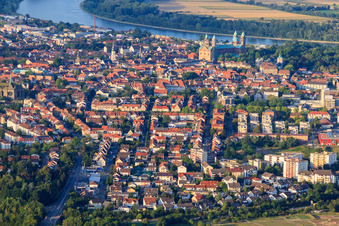 Vue aérienne de Vue d'ensemble de la ville vers le Rhin depuis le sud-ouest à Speyer dans le département Rhénanie-Palatinat, Allemagne