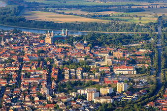 Vue aérienne de Vue d'ensemble de la ville vers le Rhin depuis le sud-ouest à Speyer dans le département Rhénanie-Palatinat, Allemagne