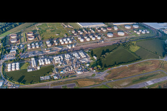 Vue aérienne de Dépôt de carburant TanQuid à l'aéroport à Speyer dans le département Rhénanie-Palatinat, Allemagne