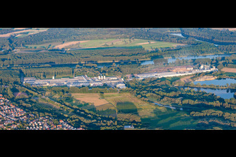 Vue aérienne de Panorama Nolte Möbel GmbH & Co. KG et Rheinspan GmbH au bord du Rhin à Germersheim dans le département Rhénanie-Palatinat, Allemagne