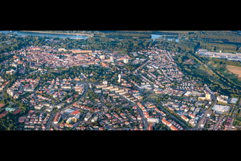 Vue aérienne de Vue d'ensemble de la ville de l'ouest jusqu'au Rhin à Germersheim dans le département Rhénanie-Palatinat, Allemagne