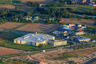 Vue aérienne de Domaine industriel Nordring DBK EMS GmbH & Co. KG et DBK David + Baader GmbH à Rülzheim dans le département Rhénanie-Palatinat, Allemagne