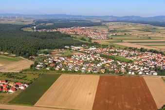 Vue aérienne de Rue Kandeler à Rheinzabern dans le département Rhénanie-Palatinat, Allemagne