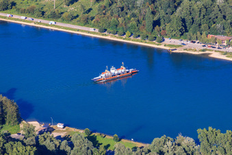 Vue aérienne de Ferry traversant le Rhin depuis Leopoldshafen à Leimersheim dans le département Rhénanie-Palatinat, Allemagne