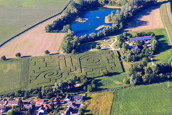 Seehof (labyrinthe de maïs) à Leimersheim dans le département Rhénanie-Palatinat, Allemagne hors des airs