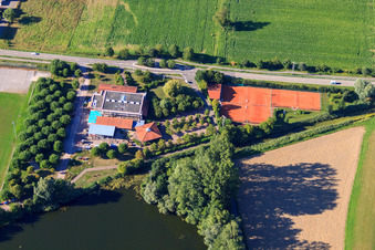 Vue aérienne de Court de tennis du TC 1983 eV Leimersheim à Leimersheim dans le département Rhénanie-Palatinat, Allemagne