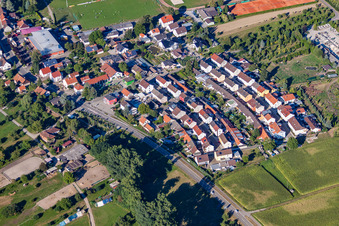 Vue aérienne de Quartier Hopfenweg dans la zone urbaine à le quartier Liedolsheim in Dettenheim dans le département Bade-Wurtemberg, Allemagne