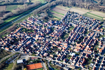 Vue aérienne de Du sud-est à le quartier Rußheim in Dettenheim dans le département Bade-Wurtemberg, Allemagne