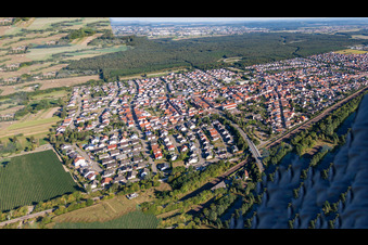 Vue aérienne de Panorama à le quartier Neudorf in Graben-Neudorf dans le département Bade-Wurtemberg, Allemagne