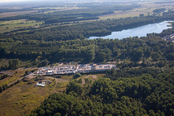 Entreprise de gravier de jardin, Badische Terrazzo Handelsgesellschaft mbH Huttenheimer Landstraße 2-6 à le quartier Neudorf in Graben-Neudorf dans le département Bade-Wurtemberg, Allemagne vu d'un drone