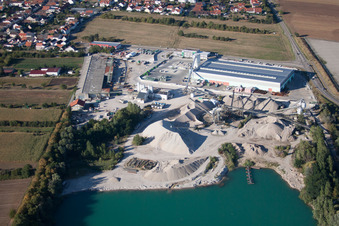 Vue oblique de Heidelberger Sand und Kies GmbH - Travaux de gravier Waghäusel à le quartier Wiesental in Waghäusel dans le département Bade-Wurtemberg, Allemagne