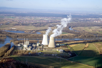 Vue aérienne de Centrale nucléaire vue de l'est à Philippsburg dans le département Bade-Wurtemberg, Allemagne