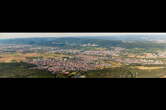Vue aérienne de Vue panoramique des rues et des maisons des quartiers résidentiels à Sandhausen dans le département Bade-Wurtemberg, Allemagne