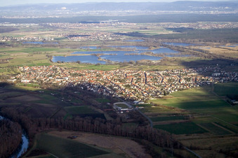 Vue aérienne de Du sud-ouest à le quartier Oberhausen in Oberhausen-Rheinhausen dans le département Bade-Wurtemberg, Allemagne