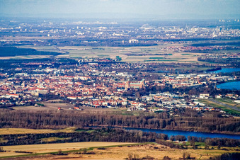 Vue aérienne de Vue de la ville depuis le sud-est à le quartier Rheinhausen in Oberhausen-Rheinhausen dans le département Bade-Wurtemberg, Allemagne