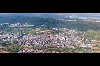 Vue aérienne de Vue de la ville au bord de l'Odenwald à Leimen dans le département Bade-Wurtemberg, Allemagne