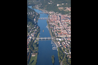 Vue aérienne de Neckaruferstrasse B37 à le quartier Voraltstadt in Heidelberg dans le département Bade-Wurtemberg, Allemagne
