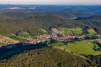 Vue aérienne de Sous-Abtsteinach du Nord-Ouest à le quartier Unter-Abtsteinach in Abtsteinach dans le département Hesse, Allemagne