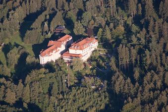 Vue aérienne de Buddha's Way GmbH à le quartier Siedelsbrunn in Wald-Michelbach dans le département Hesse, Allemagne