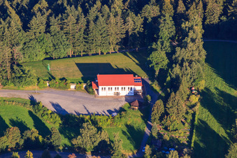 Vue aérienne de Centre communautaire Siedelsbrunn à le quartier Siedelsbrunn in Wald-Michelbach dans le département Hesse, Allemagne
