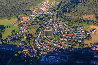Vue aérienne de Terrain de sport TSV 1896 Aschbach eV à le quartier Aschbach in Wald-Michelbach dans le département Hesse, Allemagne