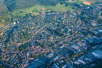 Vue aérienne de Anneau de la ville à le quartier Stockheim in Michelstadt dans le département Hesse, Allemagne