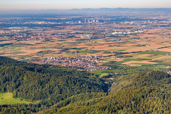 Vue aérienne de Du nord-est à le quartier Leutershausen in Hirschberg an der Bergstraße dans le département Bade-Wurtemberg, Allemagne