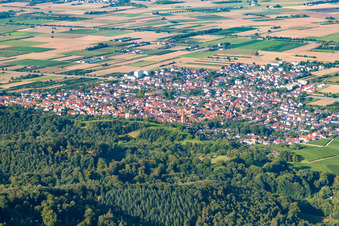 Vue aérienne de Du nord-est à le quartier Leutershausen in Hirschberg an der Bergstraße dans le département Bade-Wurtemberg, Allemagne