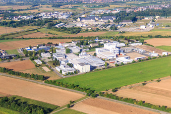 Vue aérienne de Zone industrielle Otto-Hahn-Straße avec Corden Pharma GmbH à Plankstadt dans le département Bade-Wurtemberg, Allemagne
