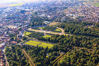 Jardins du château de Schwetzingen à Schwetzingen dans le département Bade-Wurtemberg, Allemagne d'en haut