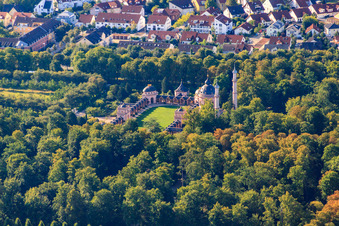 Vue oblique de Mosquée dans les jardins du château de Schwetzingen à Schwetzingen dans le département Bade-Wurtemberg, Allemagne