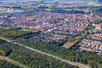 Vue aérienne de Vue de la ville depuis le nord-est à Ketsch dans le département Bade-Wurtemberg, Allemagne