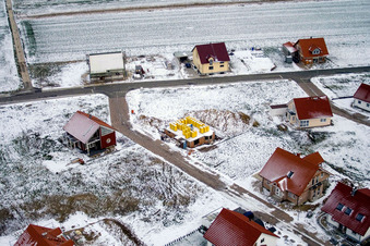 Enregistrement par drone de Nouvelle zone de développement NE en hiver avec de la neige à le quartier Schaidt in Wörth am Rhein dans le département Rhénanie-Palatinat, Allemagne