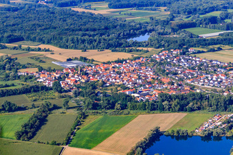 Vue aérienne de Vue de la ville depuis le nord-est à le quartier Sondernheim in Germersheim dans le département Rhénanie-Palatinat, Allemagne