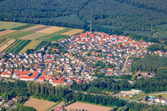 Vue aérienne de Vue de la ville depuis le nord-est à le quartier Sondernheim in Germersheim dans le département Rhénanie-Palatinat, Allemagne
