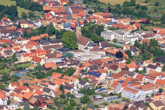 Vue aérienne de Fondation de l'Église Saint-Maurice et de Braunsche à Rülzheim dans le département Rhénanie-Palatinat, Allemagne