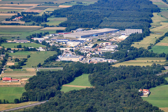 Vue aérienne de Zone industrielle de Horst vue de l'est à le quartier Minderslachen in Kandel dans le département Rhénanie-Palatinat, Allemagne
