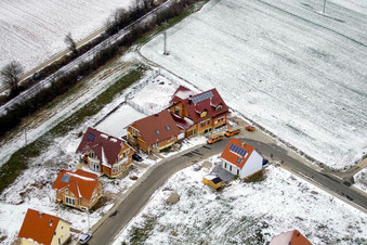 Nouvelle zone de développement NE en hiver avec de la neige à le quartier Schaidt in Wörth am Rhein dans le département Rhénanie-Palatinat, Allemagne d'un drone