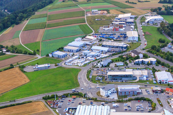 Vue aérienne de Zone commerciale de Stammheim Rudolf-Dieselstraße, Robert-Bosch-Straße à Calw dans le département Bade-Wurtemberg, Allemagne