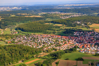 Vue aérienne de Vue de la ville depuis l'ouest à Gechingen dans le département Bade-Wurtemberg, Allemagne