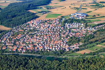 Vue aérienne de Vue de la ville depuis le sud-ouest à le quartier Döffingen in Grafenau dans le département Bade-Wurtemberg, Allemagne