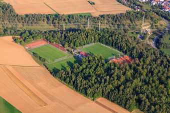 Vue aérienne de Terrains de tennis et de sport de TV Darmsheim 1908 eV à Eichelbergweg à le quartier Darmsheim in Sindelfingen dans le département Bade-Wurtemberg, Allemagne