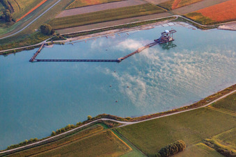 Vue aérienne de Lac de carrière de Rheinzaberner à Neupotz dans le département Rhénanie-Palatinat, Allemagne