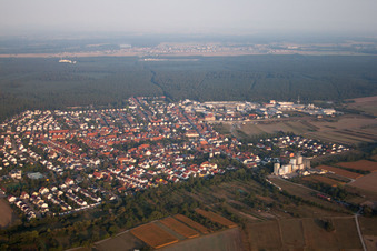 Quartier Friedrichstal in Stutensee dans le département Bade-Wurtemberg, Allemagne vue du ciel
