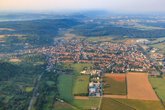 Vue aérienne de Vue de la ville depuis le nord à Weingarten dans le département Bade-Wurtemberg, Allemagne